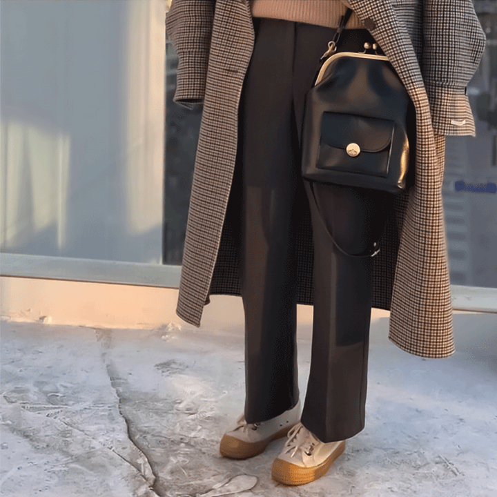 Sac à Main Femme en Cuir Vintage — Fermeture Bouchon Rétro Chic